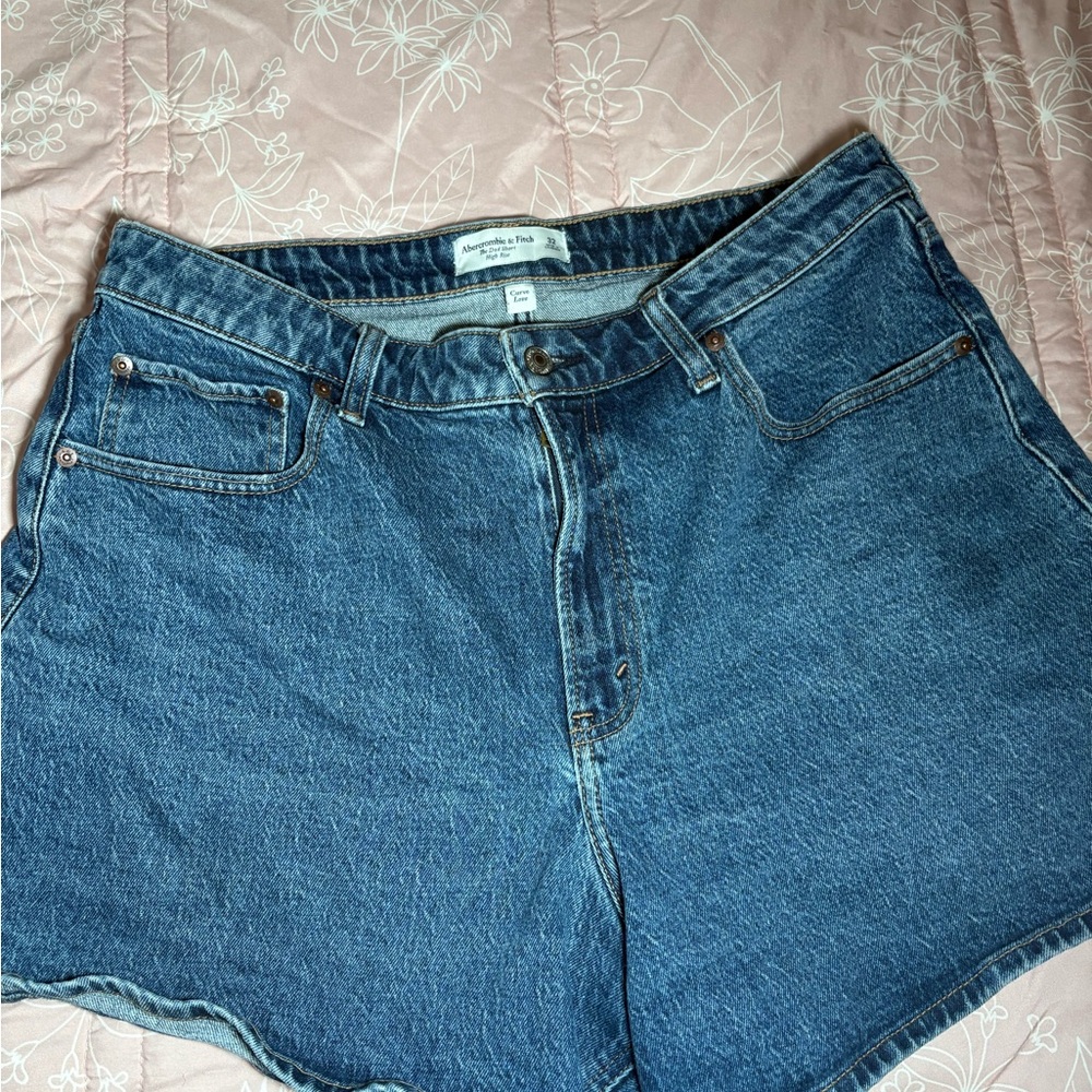 Abercrombie & Fitch High-Rise Dad Denim Shorts - Blue